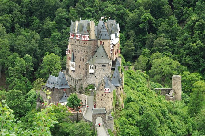 Eltz Castle Small-Group Tour from Frankfurt with Dinner - Entering Eltz Castle: Why the Walking Tour Works So Well