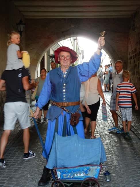 Erfurt: On the road with the Brückenkrämer. Walking tour with anniversary tasting. - Meeting at the town hall steps, then walking straight into the old core