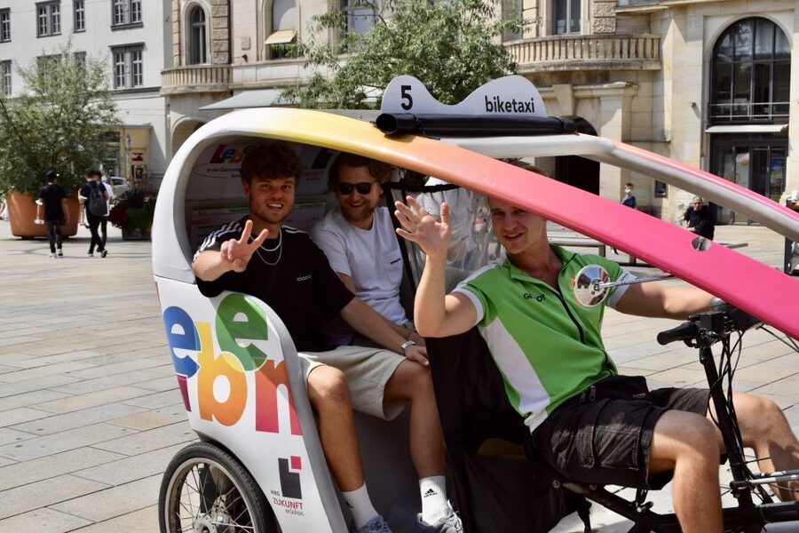 Erfurt: Private Guided Classic Old Town E-Rickshaw Tour - Who this tour suits best in Erfurt