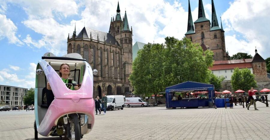 Erfurt: Private Guided Classic Old Town E-Rickshaw Tour - Cathedral Square and St. Mary’s, where multiple styles meet