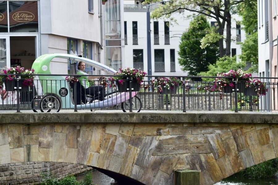 Erfurt: Private Guided Classic Old Town E-Rickshaw Tour - Flexible photo breaks and a Thuringian Rostbratwurst option