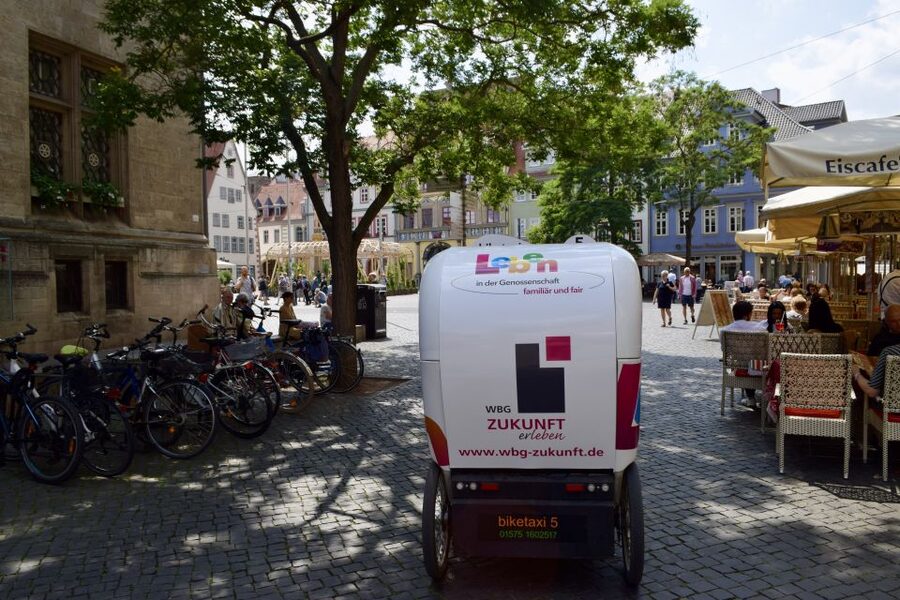 Erfurt: Romantic Rickshaw Tour For Two - The champagne stop, a small ritual that changes the whole mood