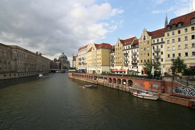 Evening aperitif tour aboard the motor yacht Fitzgerald - Key highlights you will care about