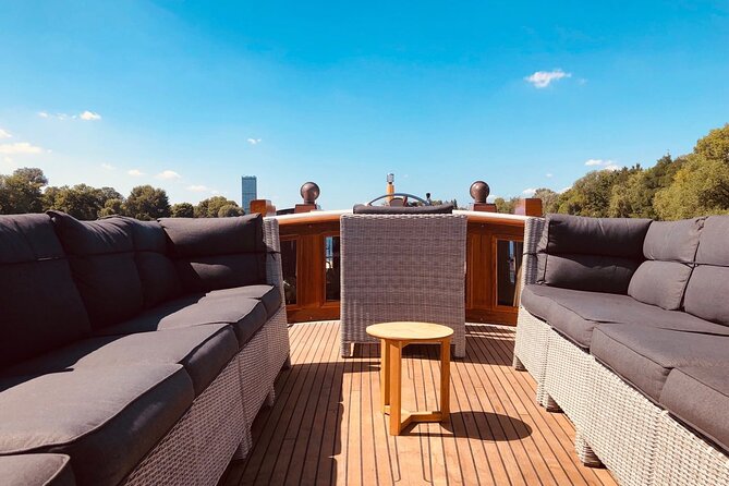 Evening aperitif tour aboard the motor yacht Fitzgerald - Who should book this Berlin evening yacht ride, and who should skip it