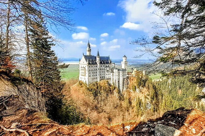 EXCLUSiVE SKIP-THE-CROWDS Neuschwanstein and Linderhof Castle Tour from Munich INCL. TICKETS - The real value: skipping lines and buying back your time