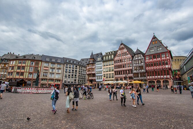 Explore Frankfurt in 60 minutes with a Local - Römerberg: the historic heart and its photo-friendly energy