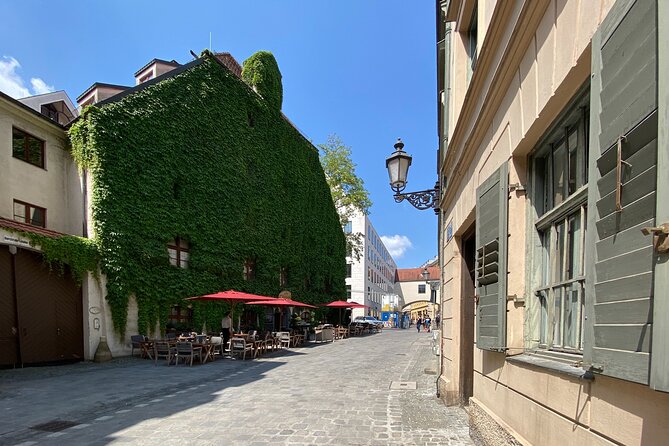 Fall in Love with Munich in a Private Old Town Walking Tour - Hofbräuhaus München: go inside, see the interiors, and learn the beer logic