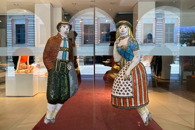 Fall in Love with Munich in a Private Old Town Walking Tour - Pfistermühle: the royal bakery, the pretzel legend, and a taste of Munich symbols