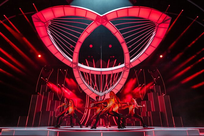FALLING | IN LOVE Grand Show at Friedrichstadt-Palast Berlin - Who this show is best for
