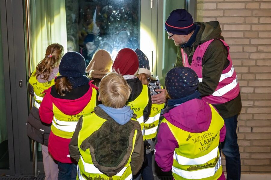 Flashlight tour for children/teenagers - The guide makes or breaks it, and you should care about that
