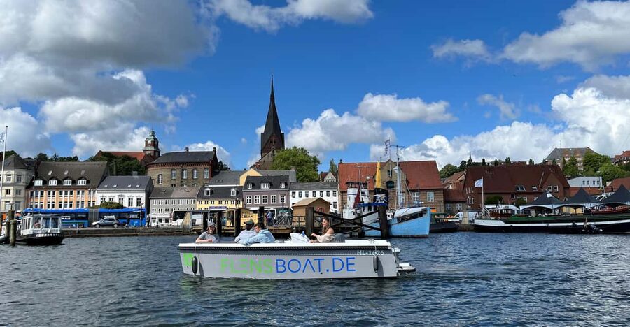 Flensburg: E-Boat rent - Quiet power, no emissions, and the rules that keep it enjoyable