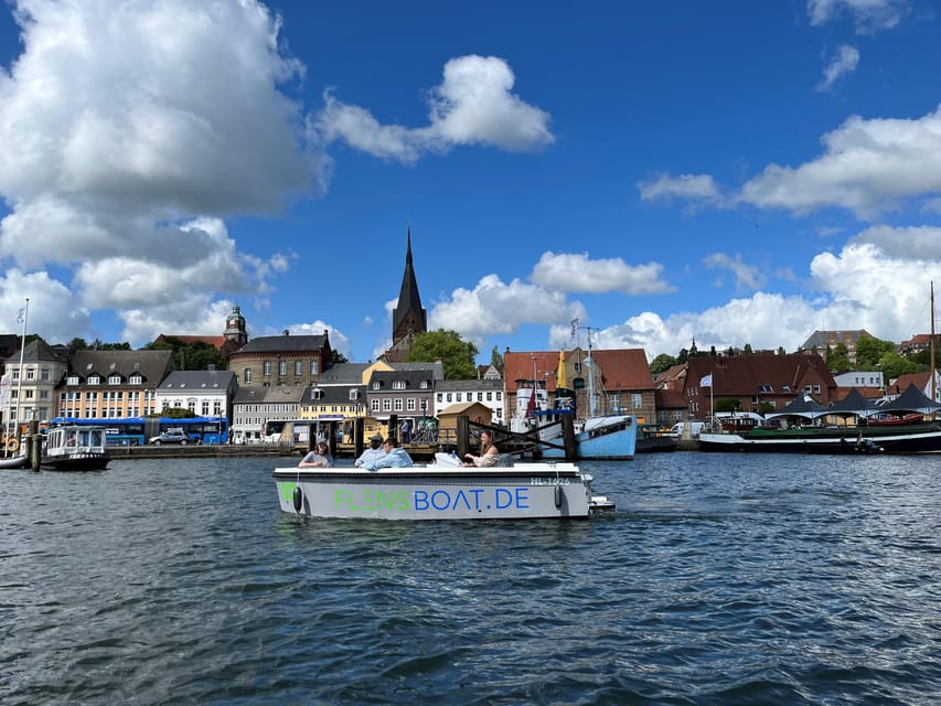 Flensburg: E-Boat rent - Comfort for up to six, plus drinks at the jetty