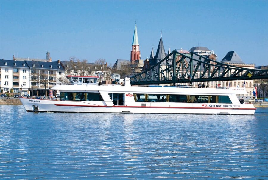 Frankfurt: 1-Hour Panorama Boat Cruise on the river Main - What You See: Cathedral Views, Eiserner Steg, and the Financial Skyline