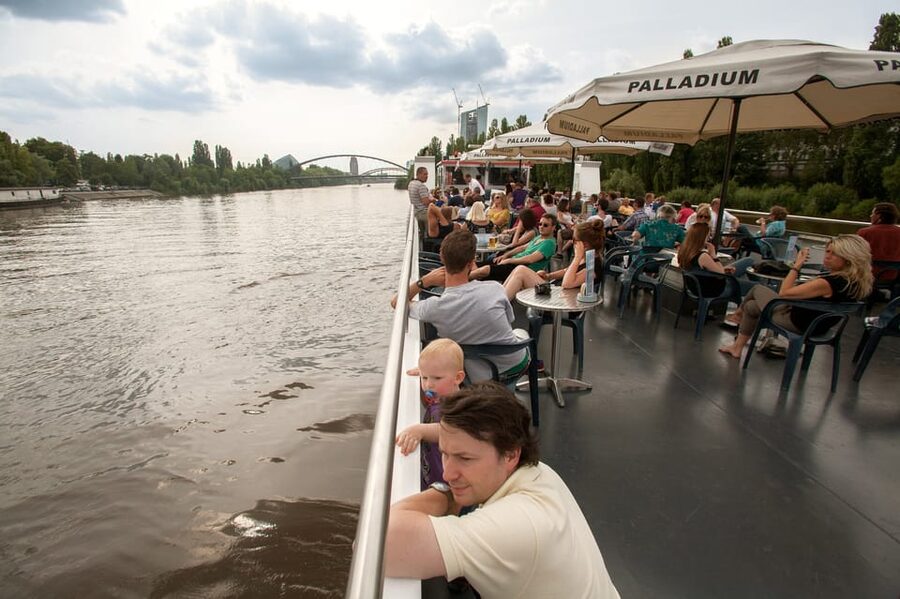 Frankfurt: 1-Hour Panorama Boat Cruise on the river Main - Comfort, Cleanliness, and the Onboard Bar Plan