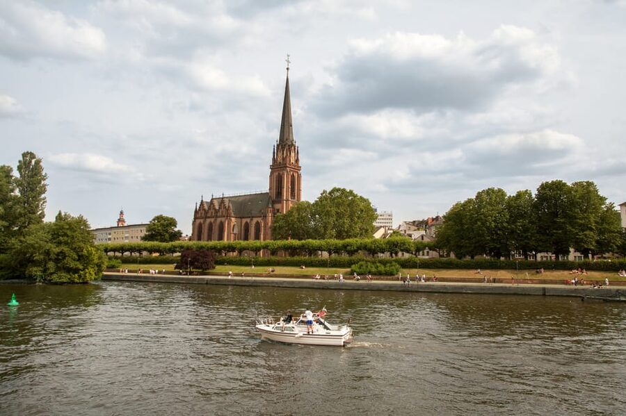 Frankfurt: 1-Hour Panorama Boat Cruise on the river Main - A Practical Look at Value: Why $20 for a 1-Hour View Works