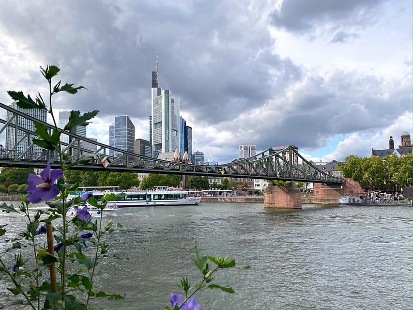 Frankfurt: Discover the heart of Frankfurt - a city tour in German - Two hours in Frankfurt old town, led in German