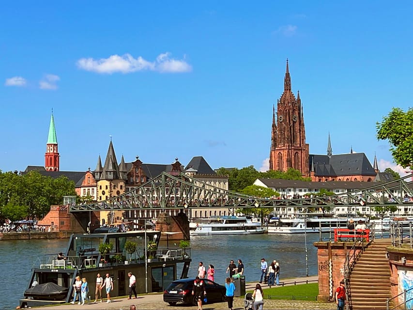 Frankfurt: Discover the heart of Frankfurt - a city tour in German - Römer complex and Kaisersaal area, where the city’s authority shows