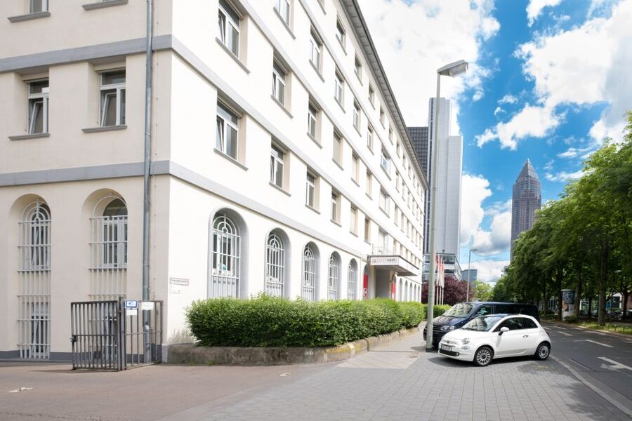 Frankfurt: EXPERIMINTA ScienceCenter Entry Ticket - The Monthly Science Shows: When to Time Your Visit