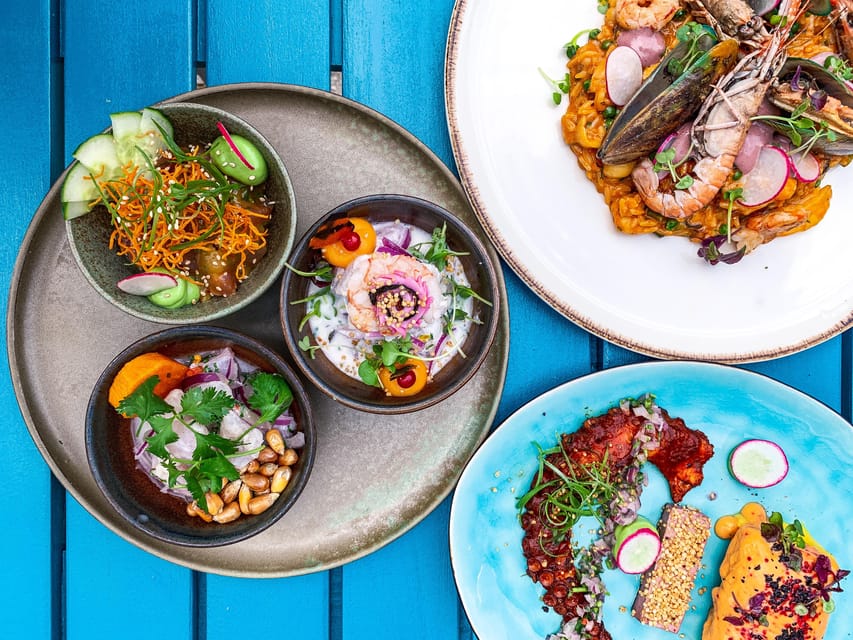 Frankfurt: Food Tour to 3-4 Local Food Spots - The guide experience: what to expect in English and German