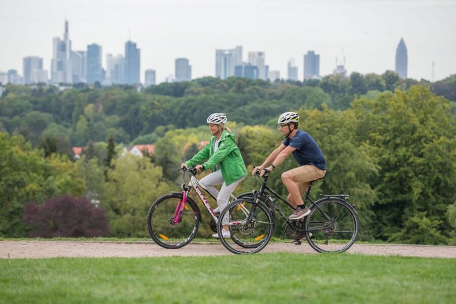 Frankfurt: Full-Day Bicycle or E-Bike Rental - Picking the right frame: male top-tube and unisex low-step