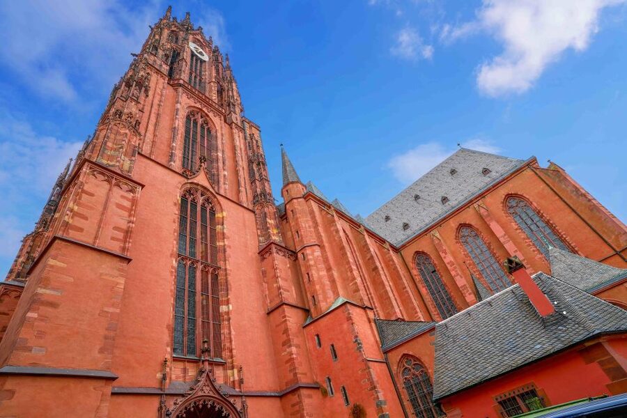 Frankfurt: Guided Bike Tour - Main River cycling: museums by bike and that iconic crossing