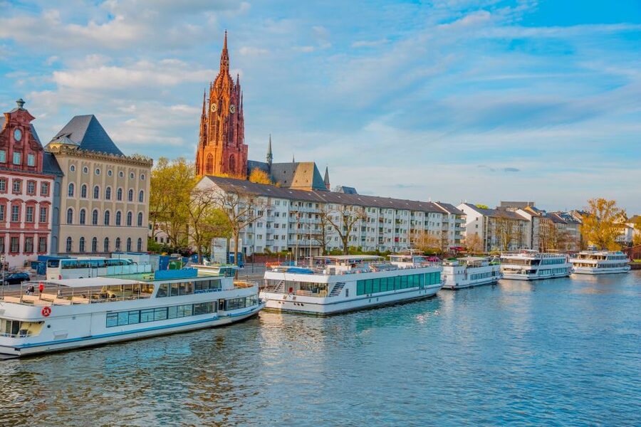 Frankfurt: Guided Bike Tour - Wallanlagen green belt, opera landmarks, and a skyline view break