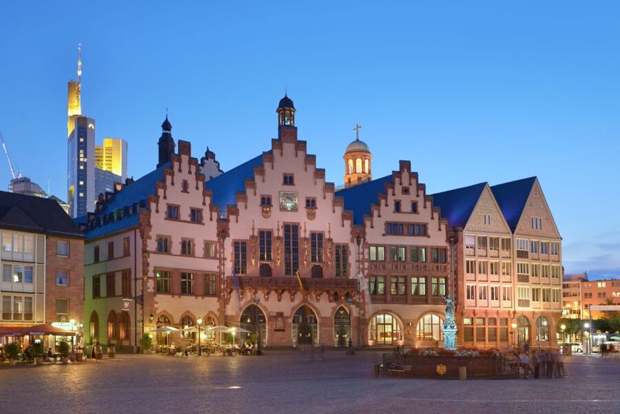 Frankfurt: Highlights and New Old Town English-Language Tour - Key points worth showing up for