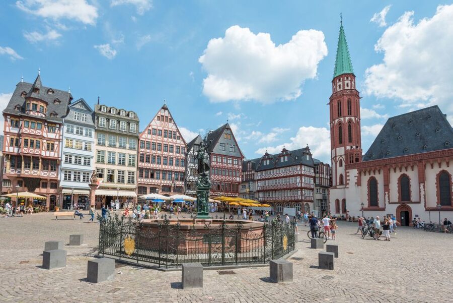 Frankfurt: Highlights and New Old Town English-Language Tour - Starting at the Römerberg, right in the city’s historic core