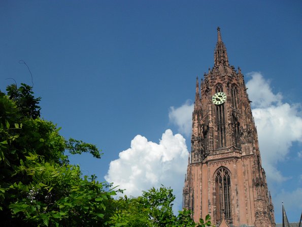 Frankfurt Highlights English Walking Tour - Eiserner Steg River Views, Love-Lock Traditions, and Staufenmauer Walls