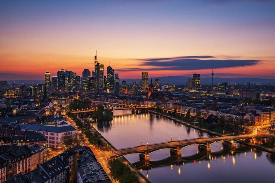Frankfurt : Highlights & hidden Gems Private Walking Tour - Hauptwache, Zeil, and the Iron Bridge: where viewpoints do the talking