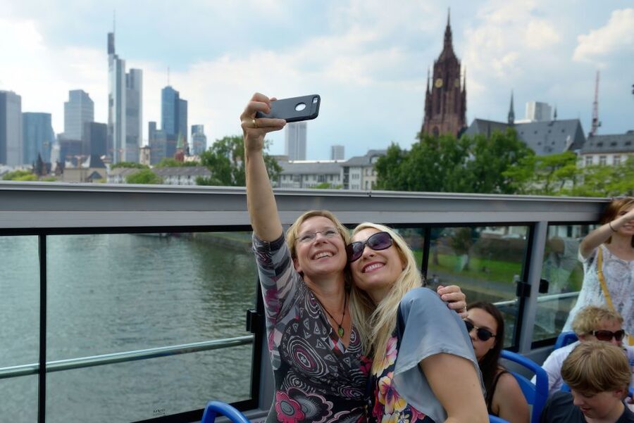 Frankfurt: Hop-On, Hop-Off Grand or Express Bus Ticket - Audio commentary in 8 languages: helpful context, not a live guide