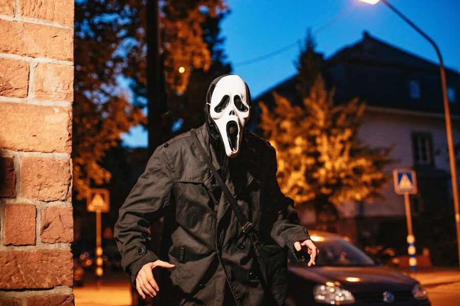 Frankfurt: Jack the Ripper Fright Tour - Meeting Near Bethanien Hospital, Then Following a Masked Guide