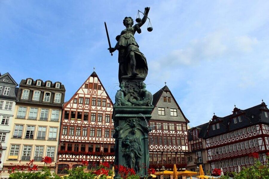 Frankfurt: Must-See Attractions Walking Tour with a Guide - Goethe House and the start of an author’s life