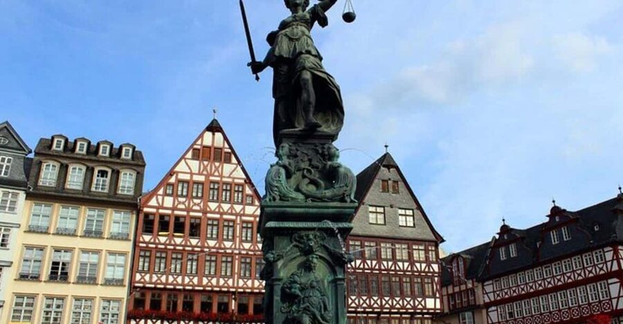Frankfurt: Must-See Attractions Walking Tour with a Guide - Städel Museum and the Eurotower pass-by: art and European finance