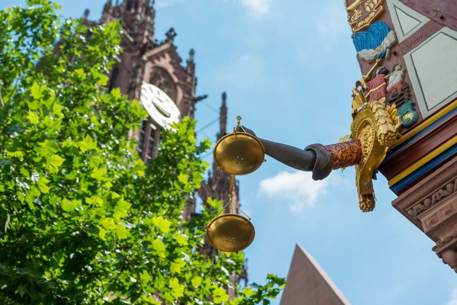 Frankfurt: New Old Town and Highlights German-Language Tour - Key highlights to look for