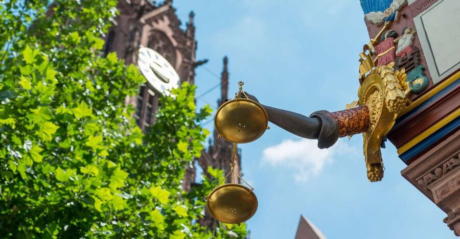 Frankfurt: New Old Town and Highlights German-Language Tour - Römerberg Start and the Orientation You Actually Need