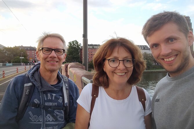 Frankfurt Old Town & Emperors: City Game & Walking Tour - Walking the Old Town at your pace: what each stop feels like