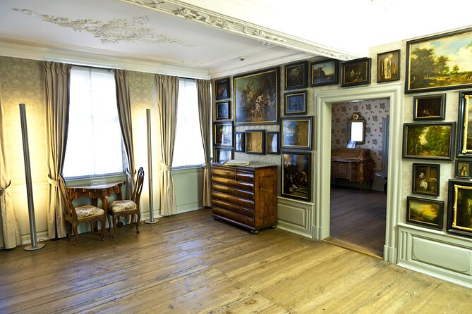 Frankfurt: Old Town Highlights Private Walking Tour - Goethe House in 18th-Century Boring-But-Perfect Detail