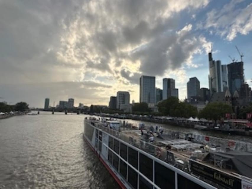 Frankfurt on Foot Daily Walking Tour in English - Eisener Steg: Skyline Views and the Main River Museum Line