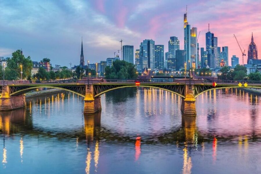 Frankfurt: Private custom tour with a local guide - FAQ