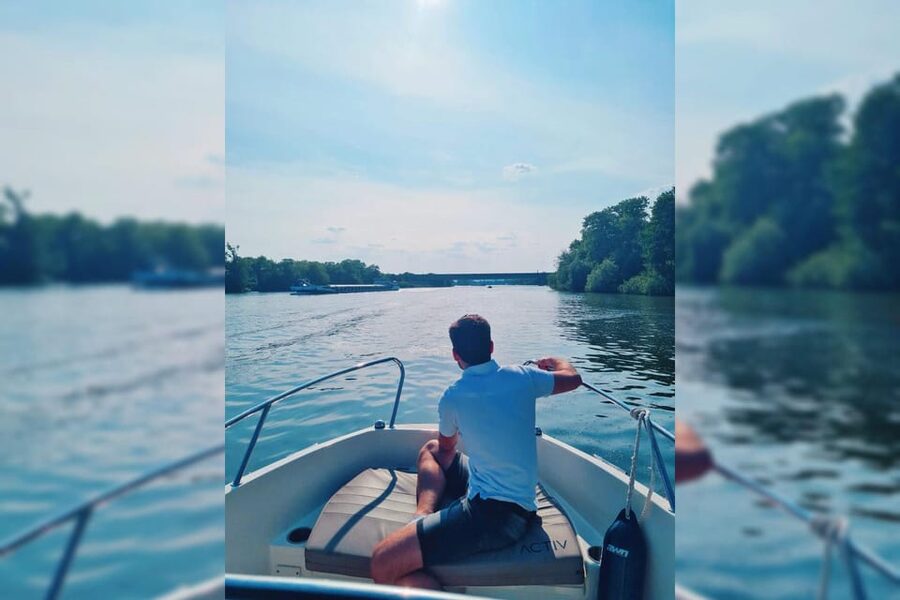 Frankfurt: Private Romantic Skyline Boat Tour - Welcome drink and the small onboard touches that change the mood