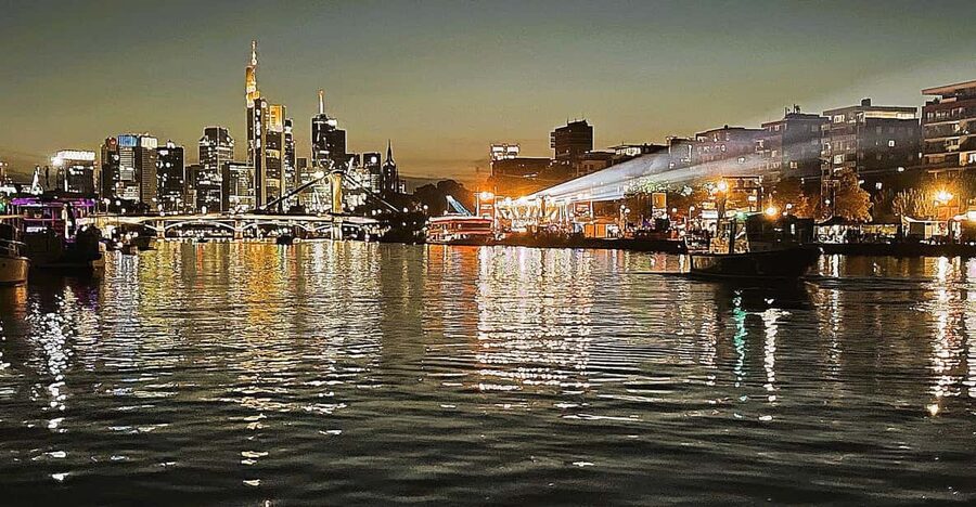 Frankfurt: Private Romantic Skyline Boat Tour - The 75 minutes that feel like a real date, not a rushed cruise