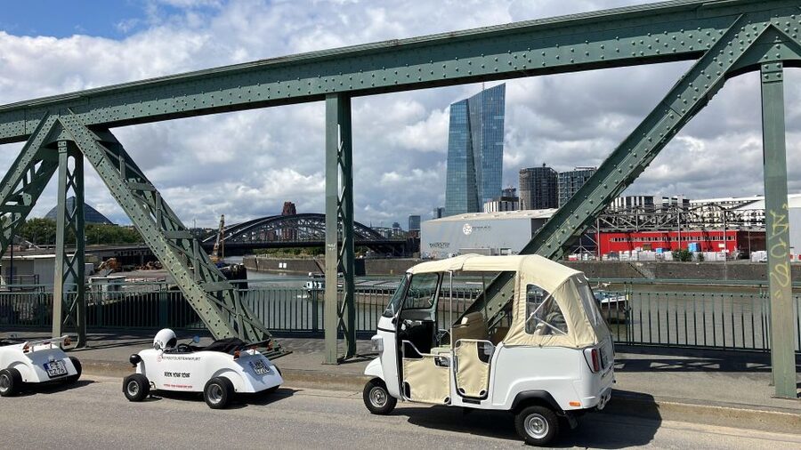 Frankfurt: Private Sightseeing Tour in Retro Ape Calessino - Iron Bridge and the bridge of love, Eiserne Steg