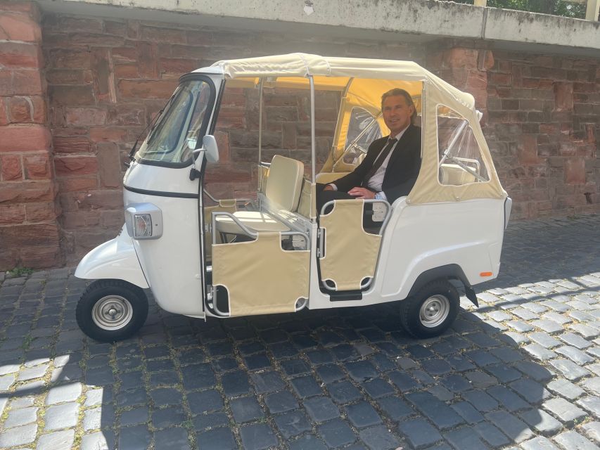 Frankfurt: Private Sightseeing Tour in Retro Ape Calessino - Price and value for a private Frankfurt experience for up to 2