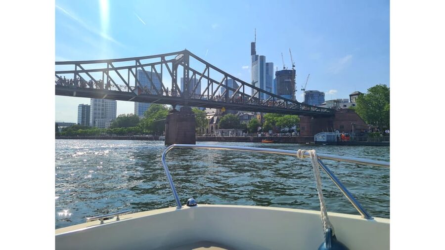 Frankfurt: Private Sport Boat Tour - Speed, Fun & Skyline - How the 75 Minutes Are Actually Spent on the Water