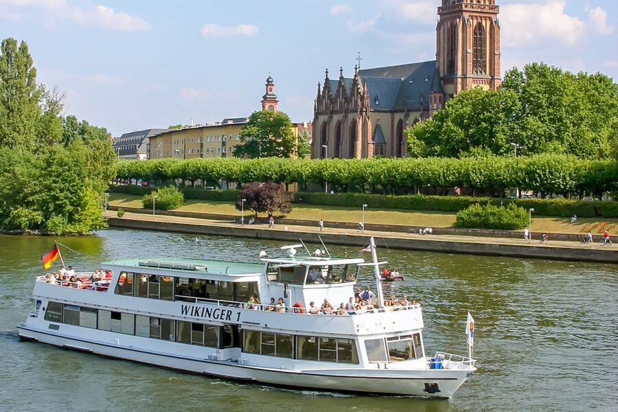 Frankfurt: River Main Sightseeing Cruise with Commentary - Eiserner Steg to the West: The Griesheim (Downriver) Highlights