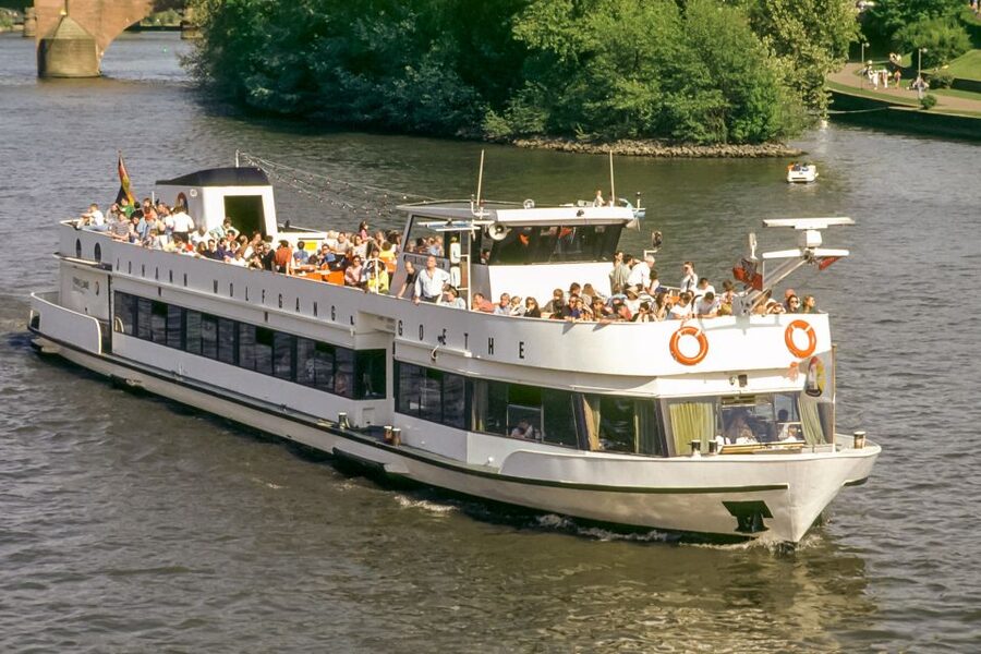 Frankfurt: River Main Sightseeing Cruise with Commentary - Onboard Comfort, Decks, and the Bar You Will Probably Use