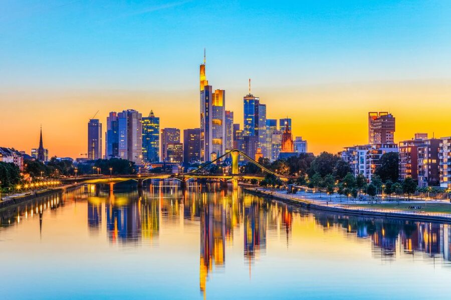 Frankfurt: River Main Sightseeing Cruise with Commentary - Timing, Crowds, and Weather That Affect Your Experience