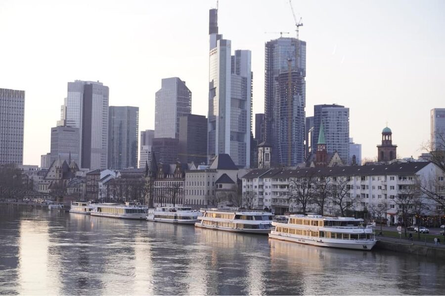 Frankfurt: Verbrecherjagd und gefährlich leckeres Schnitzel - The 90-minute puzzle run through Frankfurt’s old town