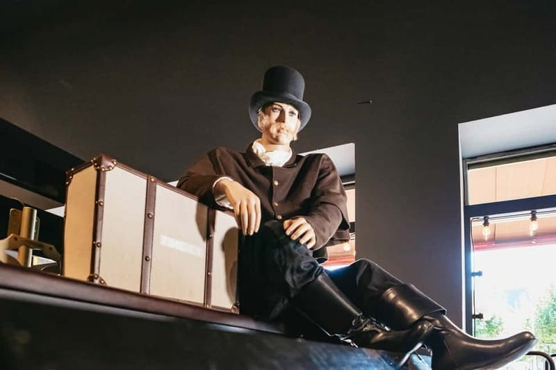 Frankfurt: Virtual Reality Time Travel Experience Ticket - Comfort notes: glasses, focus, and what to expect from VR